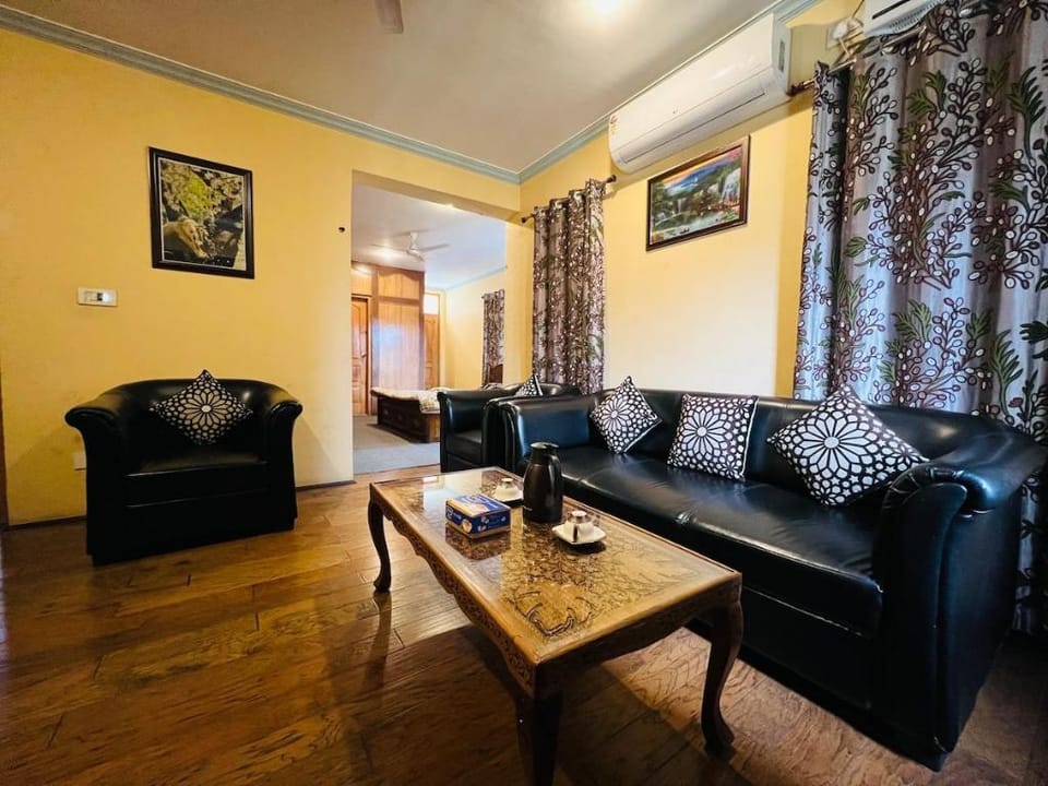 Peninsula Inn - 4BR House w/free, Wifi & B.F Villa in India