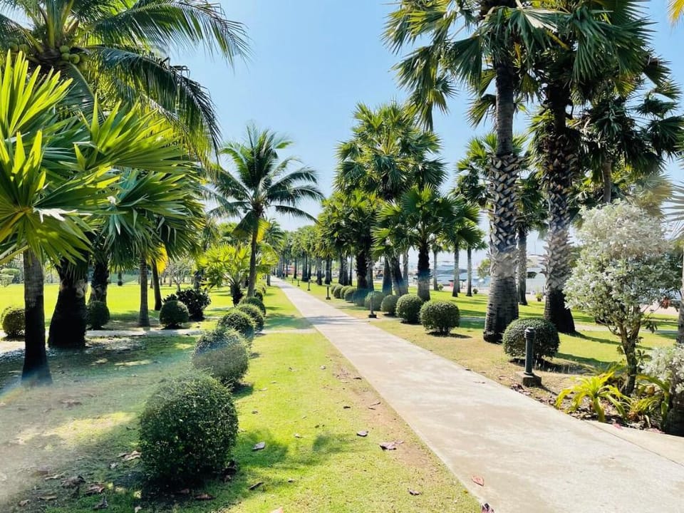O2 Marina Oceanview spacious Deluxe Portofino Apartment in Pattaya City