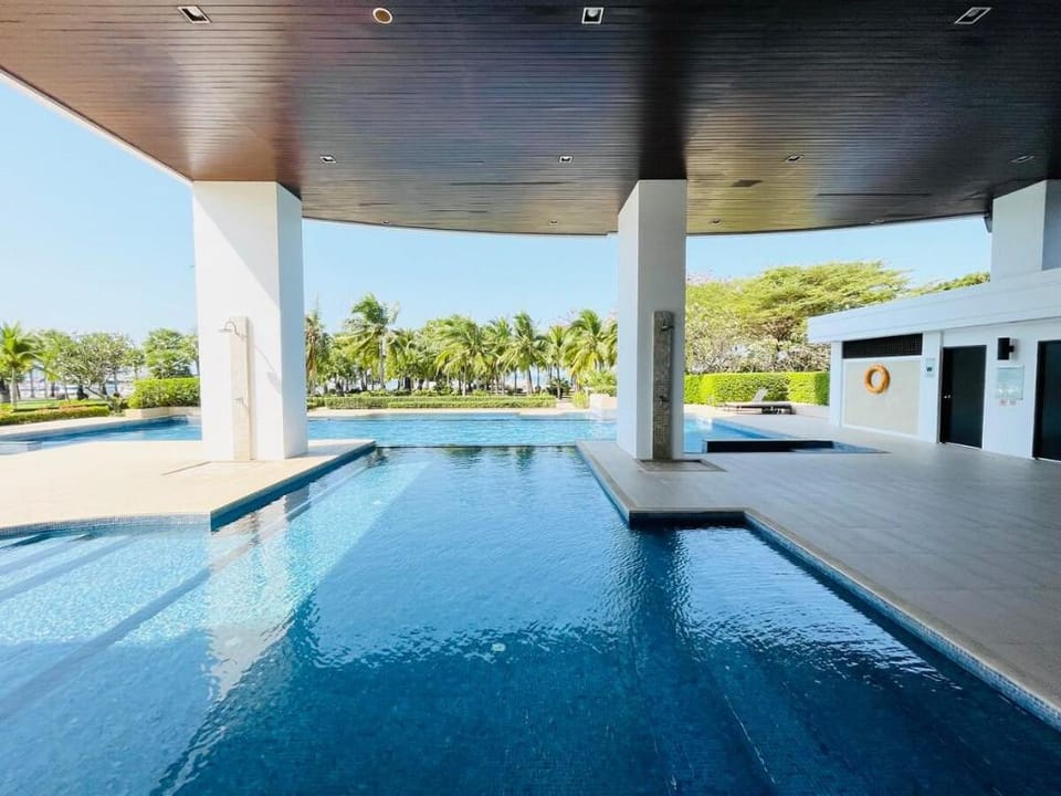O2 Marina Oceanview spacious Deluxe Portofino Apartment in Pattaya City