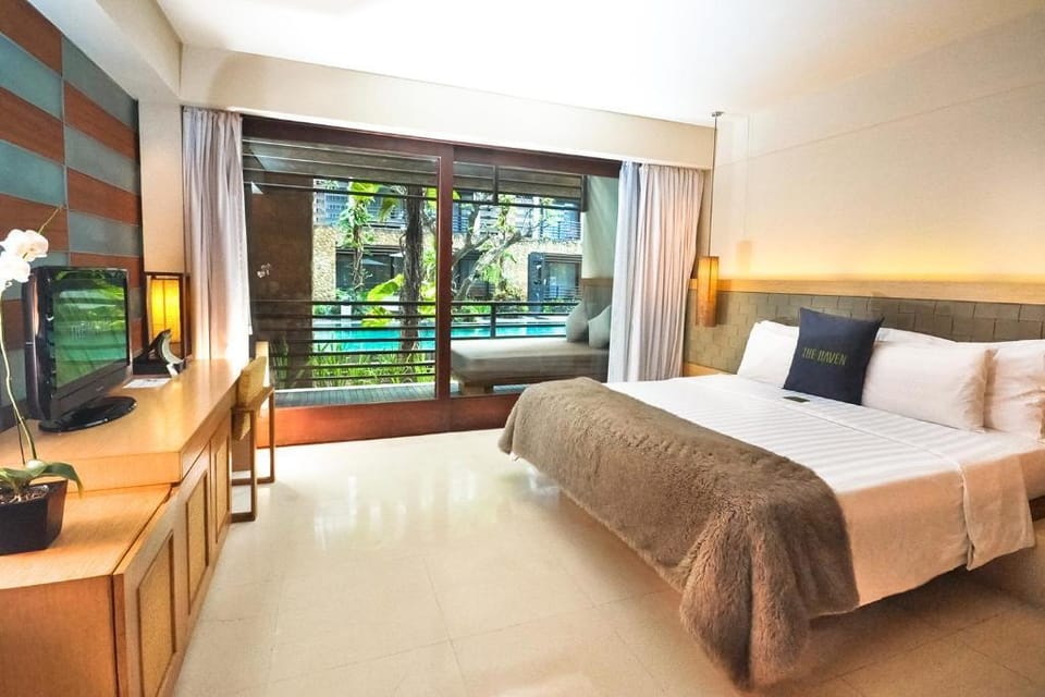 Entire 1BR Haven Suite Pool View with Balcony  #25 Apartment in Kuta