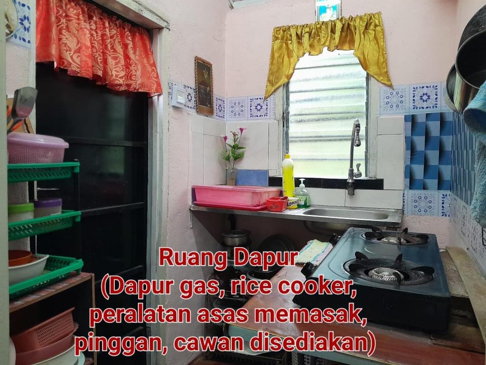 HOMESTAY FATIMAH BEHRANG STESEN [FOR MUSLIM ONLY] Vacation rental in Selangor, Malaysia