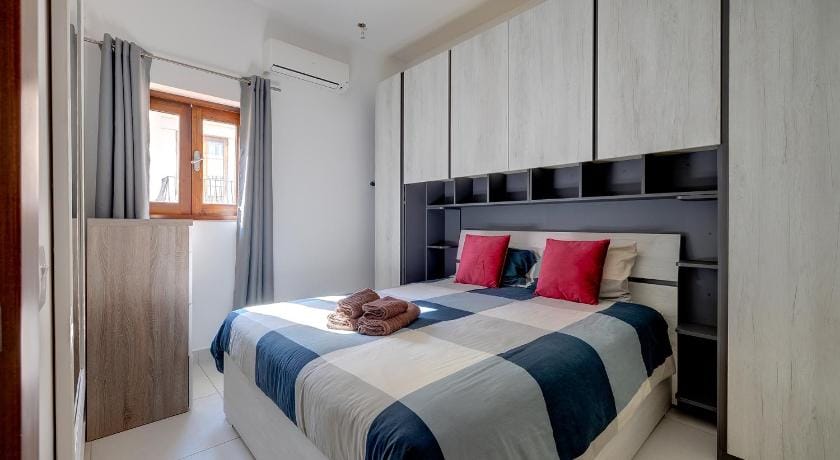 Idyllic Apartment just off the Promenade Apartment in Sliema