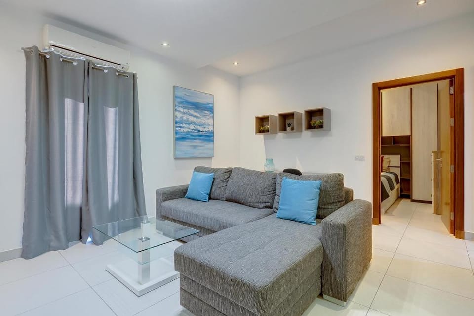 Idyllic Apartment just off the Promenade Apartment in Sliema