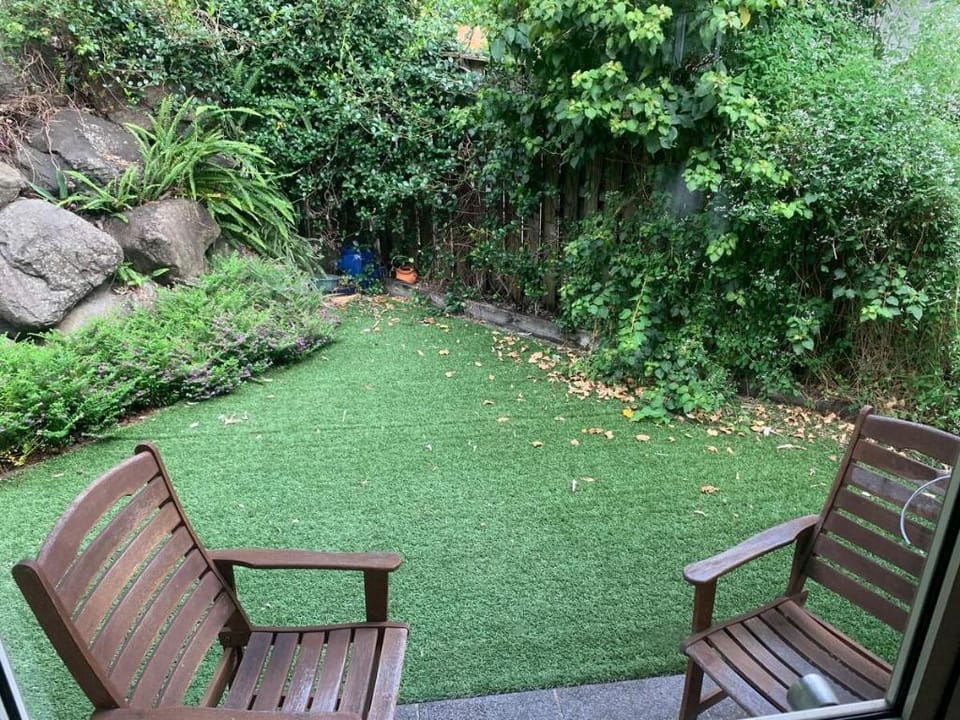 Exec large house close to shops,train and  buses Vacation rental in Indooroopilly