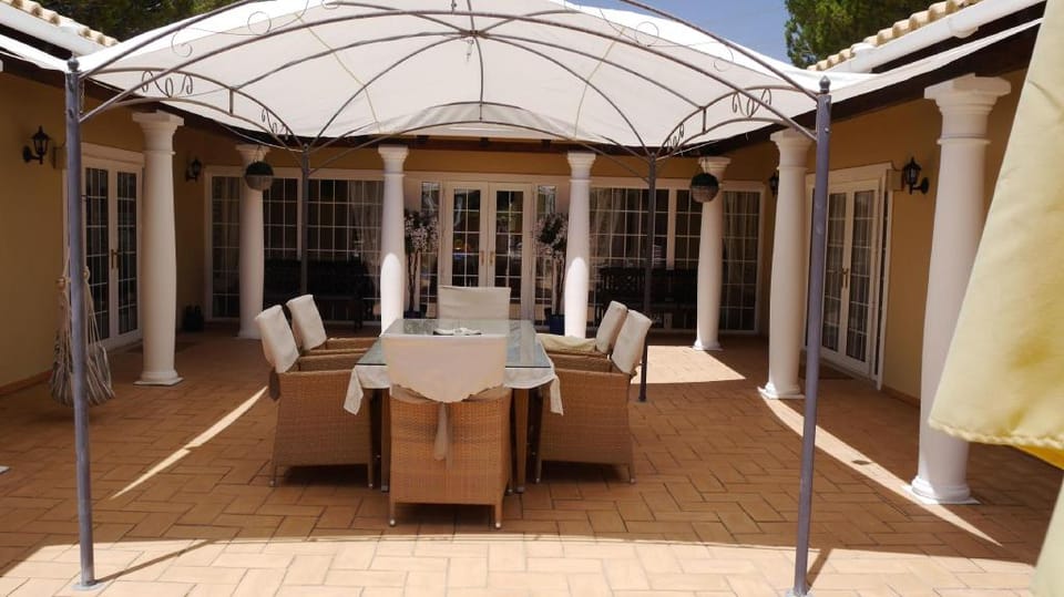 Villa with pool children Very welcome Algarve Portugal for 10 people Vacation rental in Quarteira