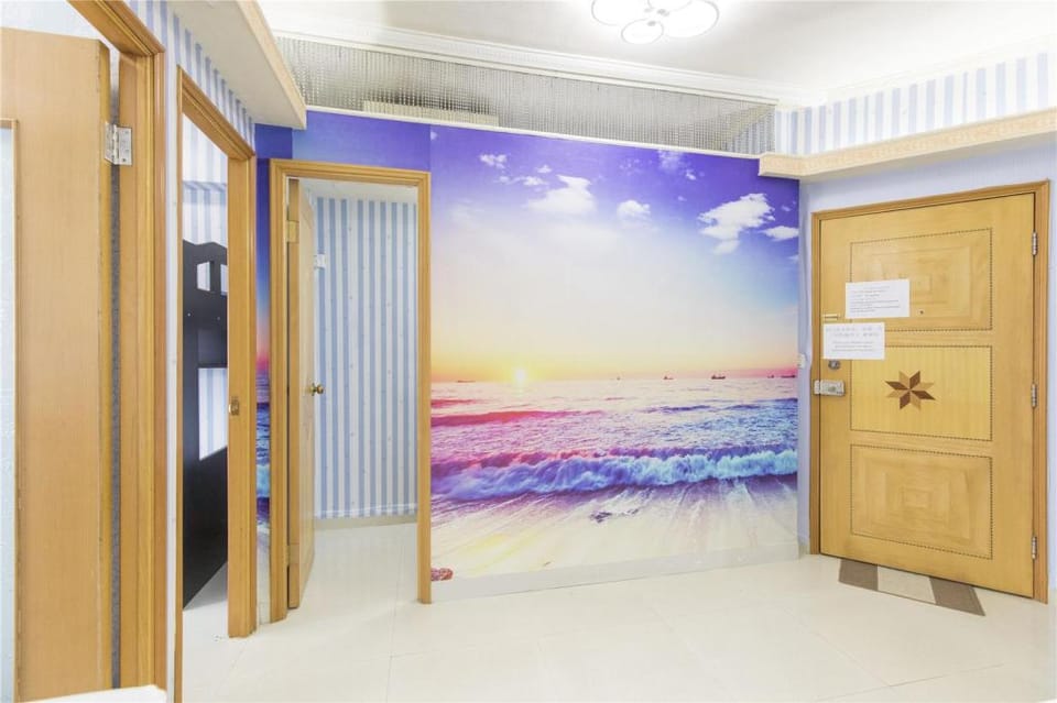Comfort HK apt, 1 mins mtr, 10pps 4rms 2 bathroom  Apartment in Hong Kong