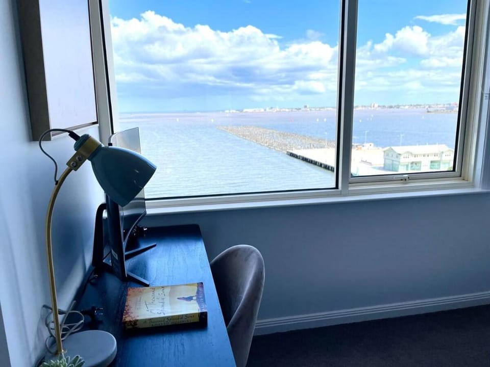 Ocean view , on THE Beach with City location! Apartment in Melbourne
