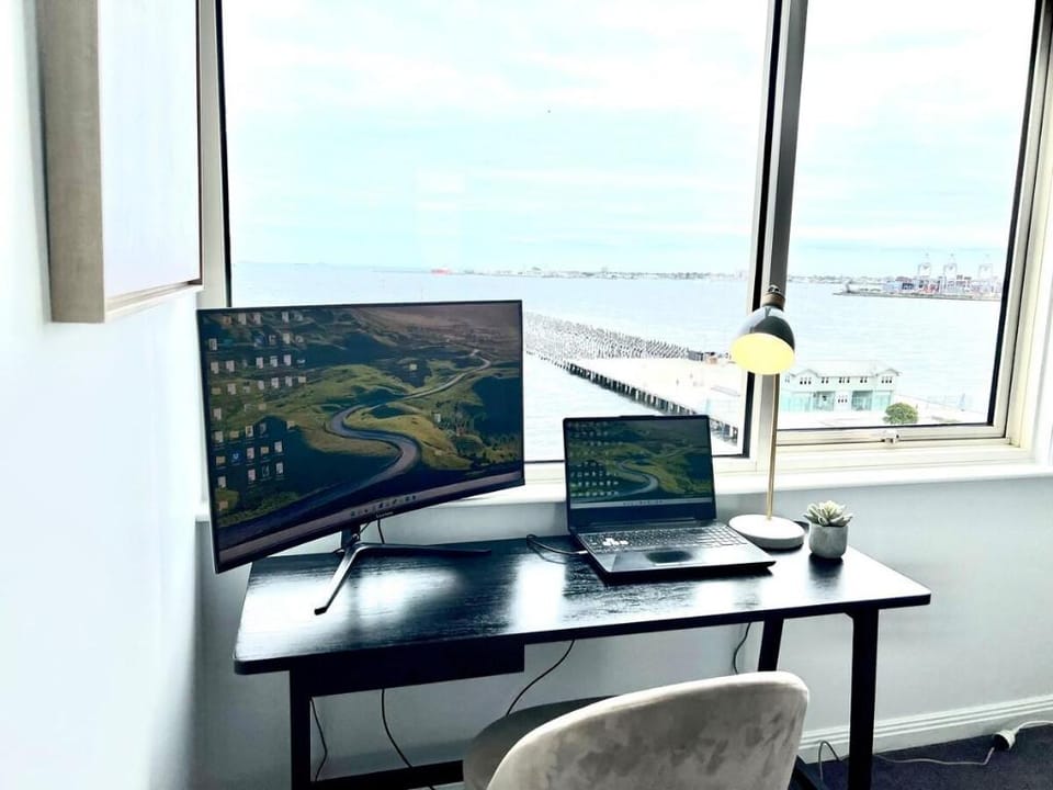 Ocean view , on THE Beach with City location! Apartment in Melbourne