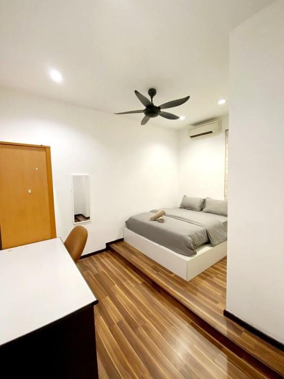 CozyHouse 4ROOM 4BATH ROOM 8PAX@Near BM Icon city Vacation rental in Penang
