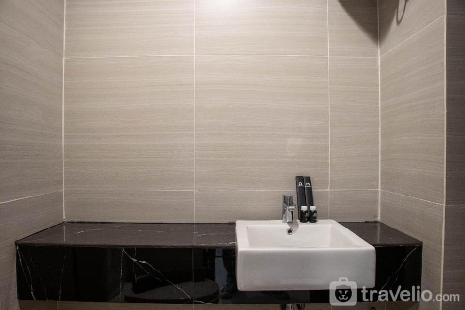 Well Appointed Studio at West Vista Apt ByTravelio Apartment in Jakarta