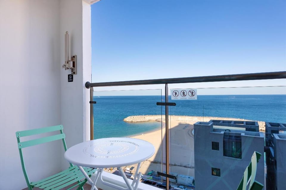 Sokcho Summitbay Ocean View 709 Bed and Breakfast in South Korea