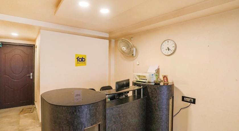 OYO Flagship Hotel DDS Lawn Hotel in Lucknow