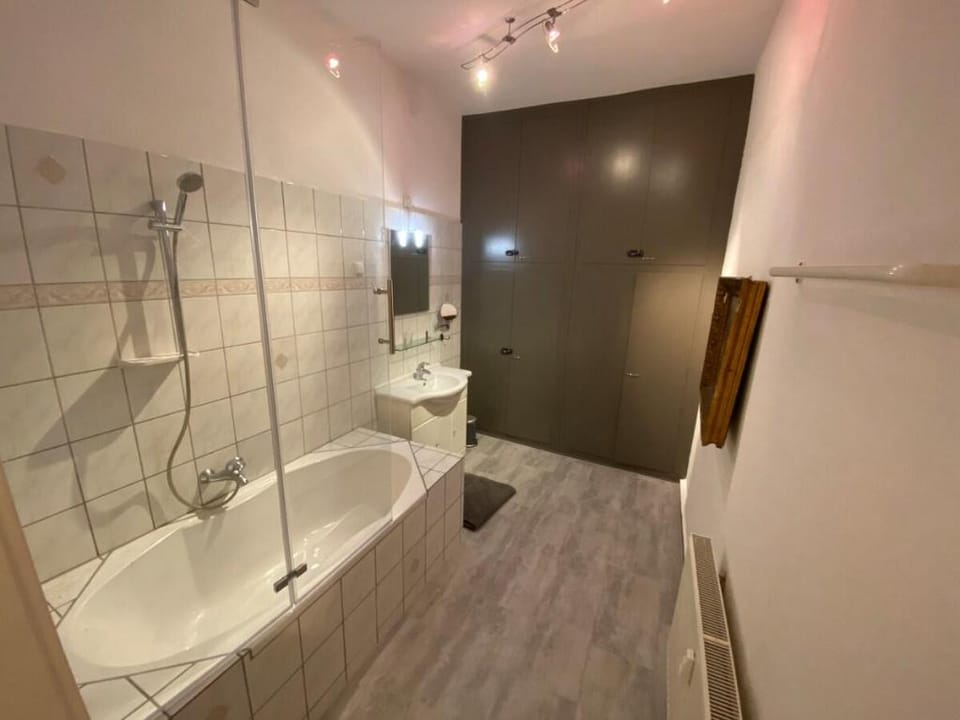 Light & cosy 2 bedroom unit close to uni and town Apartment in Brunswick