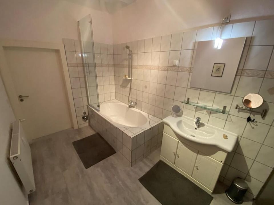 Light & cosy 2 bedroom unit close to uni and town Apartment in Brunswick