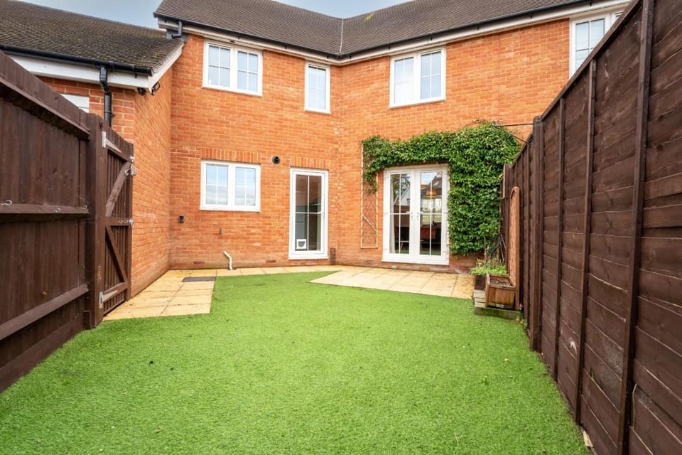 Brookfield Vacation rental in Horley