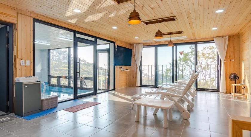 Road96 Caravan and Poolvilla Bed and Breakfast in South Korea