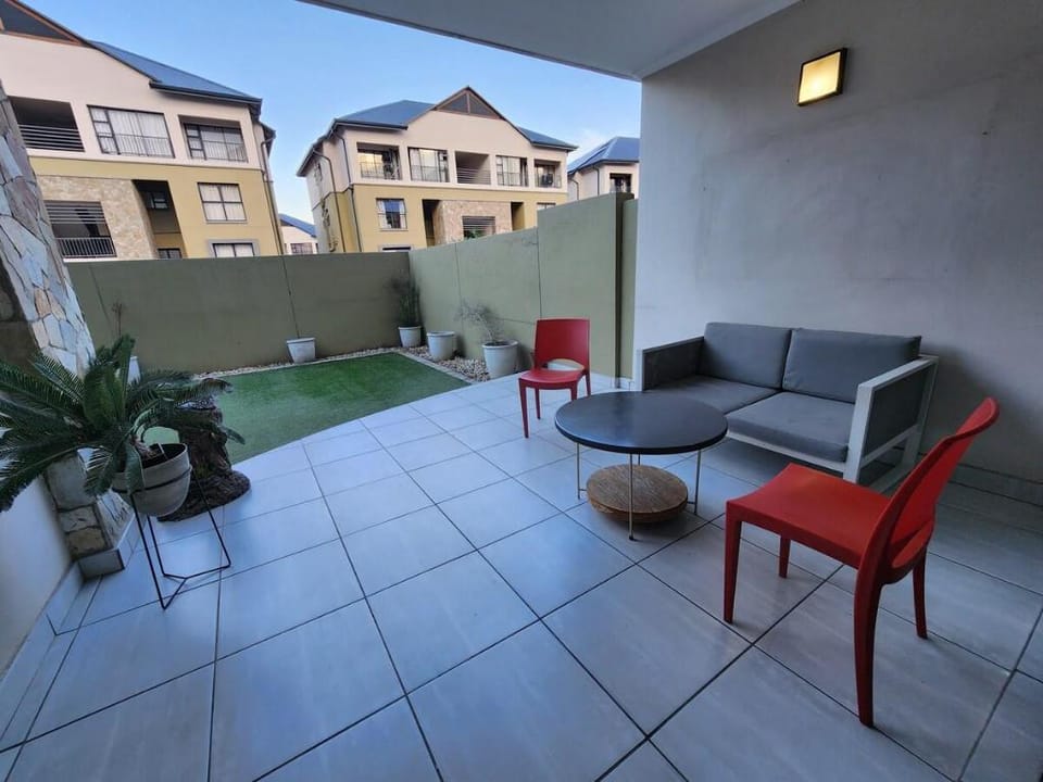 Modern 3-bed Garden Apartment in Waterfall Apartment in Sandton