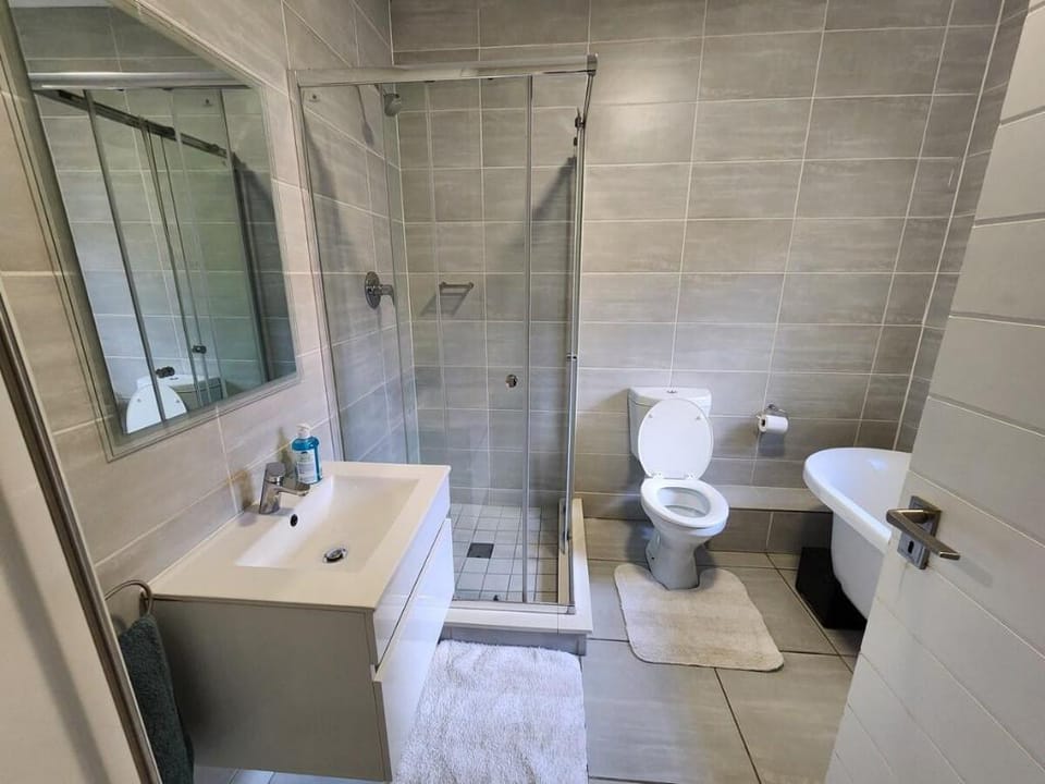 Modern 3-bed Garden Apartment in Waterfall Apartment in Sandton