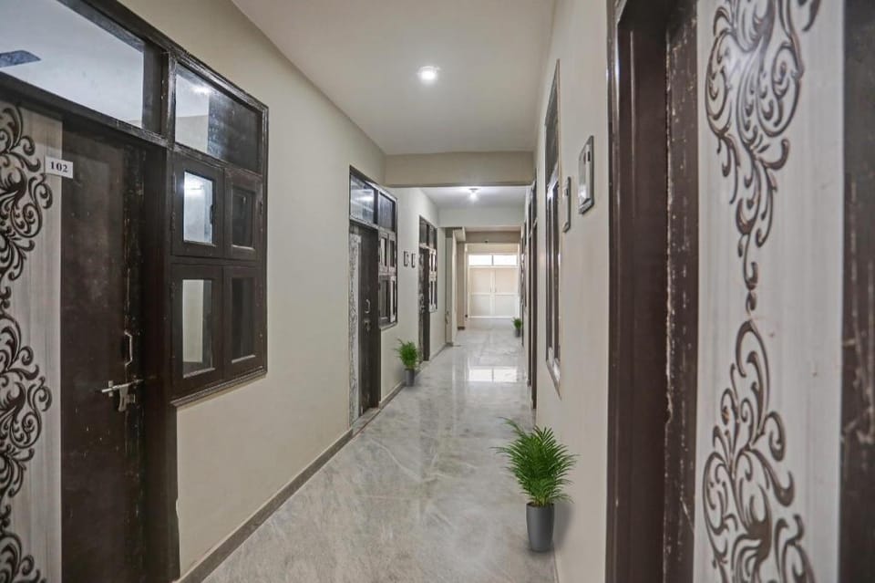 Hotel O Satguru Inn Hotel in Noida