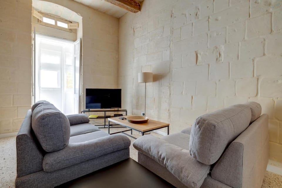 Comfy 2 BR Flat in the Heart of Valletta Apartment in Valletta
