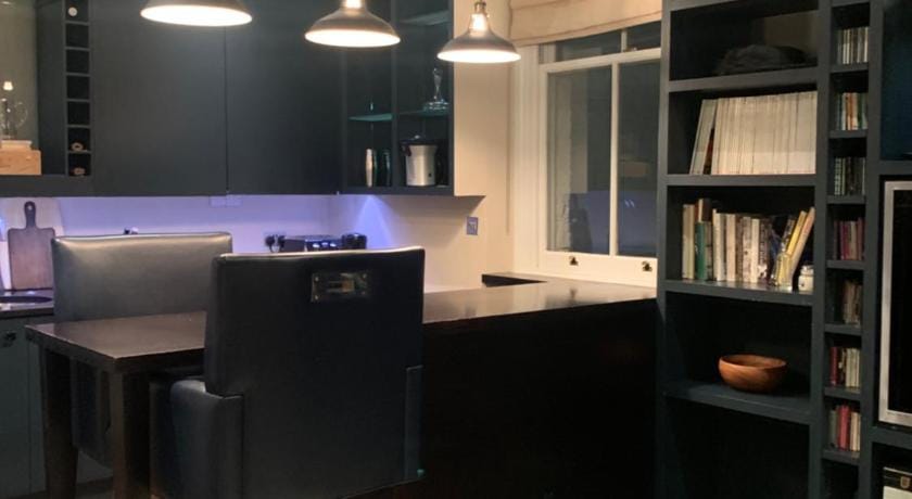 Charming And Full Of Character Apartment in City of Westminster