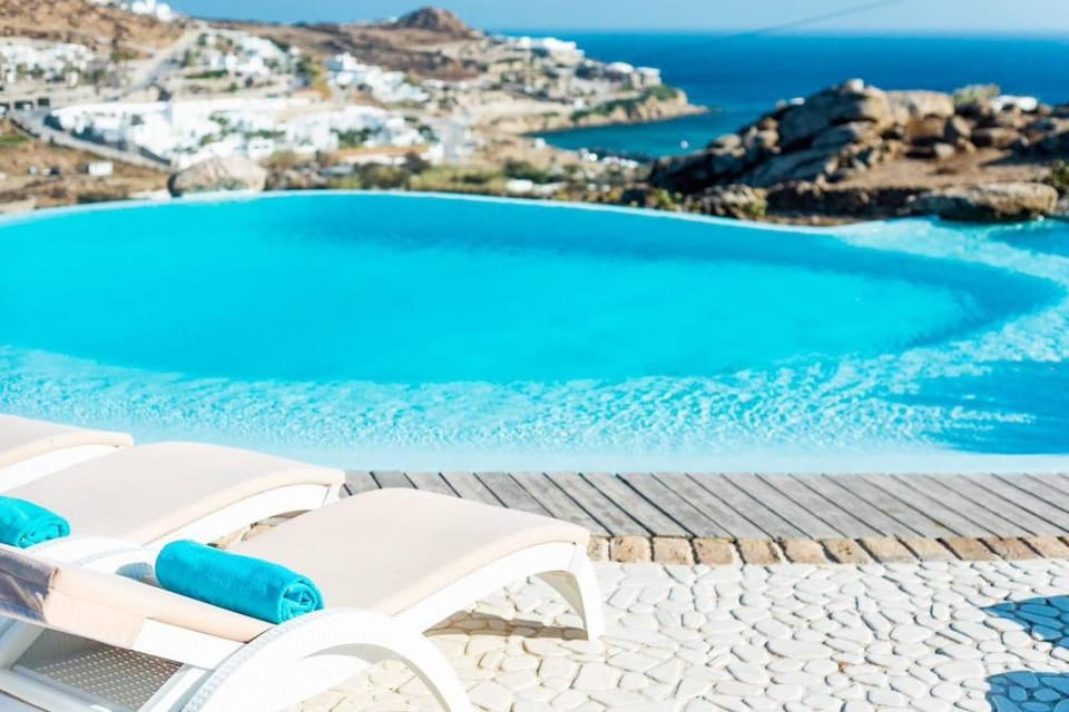 Paraga Villa1 Jaccuzi 7 mins walk to beach by Calypso sunsetvillas Villa in Mykonos, Mikonos 846 00, Greece