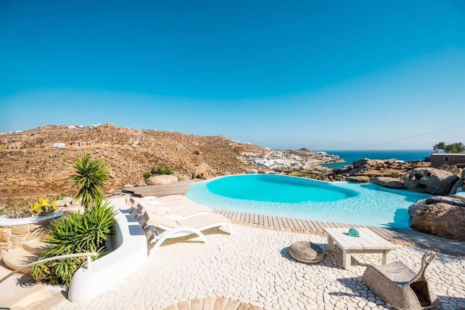Paraga Villa1 Jaccuzi 7 mins walk to beach by Calypso sunsetvillas Villa in Mykonos, Mikonos 846 00, Greece
