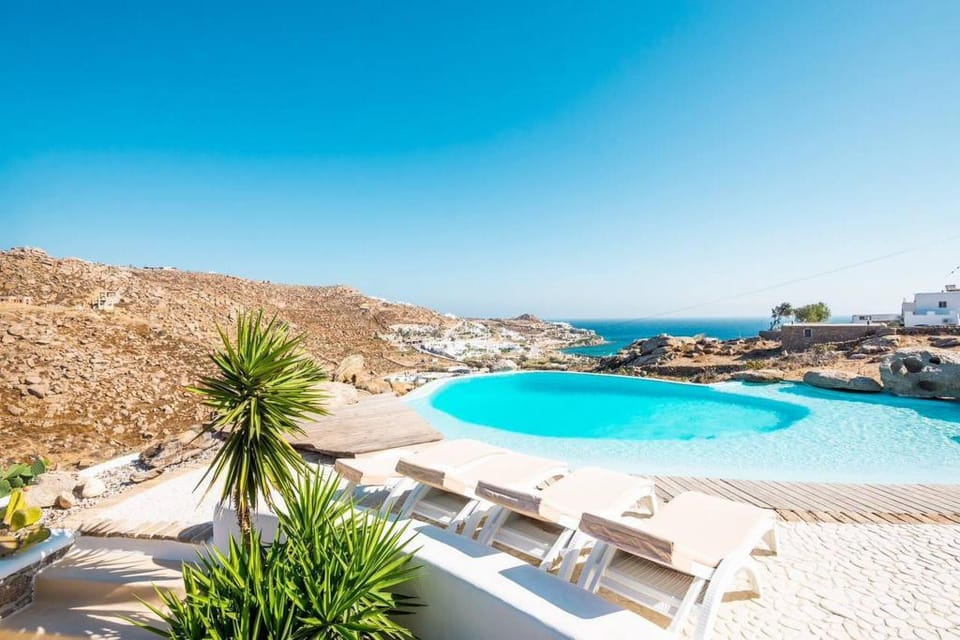 Paraga Villa1 Jaccuzi 7 mins walk to beach by Calypso sunsetvillas Villa in Mykonos, Mikonos 846 00, Greece