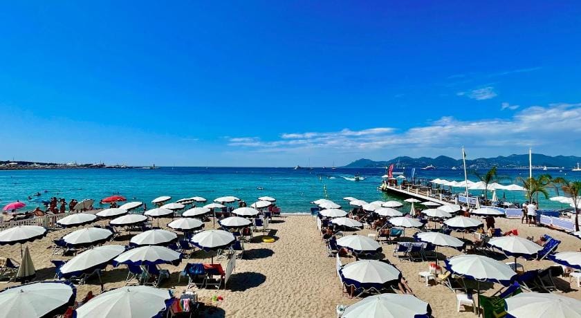 Art Deco 2 Bd Apartment Forville Apartment in Cannes