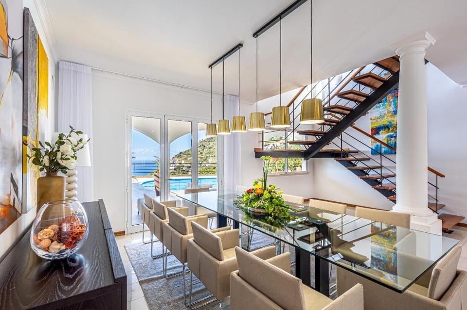 Luxury villa with private heated pool, garden and views of the sea and mountains Villa in Madeira District