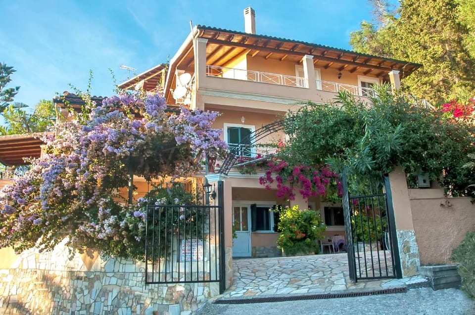 Large apartment Tonia with sea view - Pelekas Beach, Corfu Apartment in Corfu, Greece