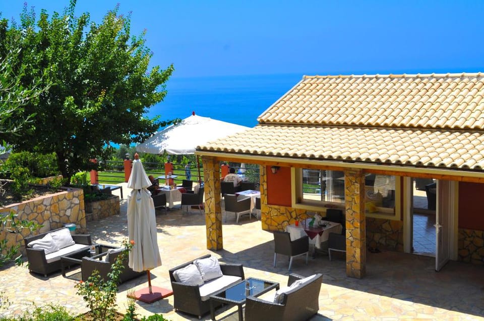 Studio Apartment with adult and childrens pool and sea view - Pelekas Beach Apartment in Corfu, Greece