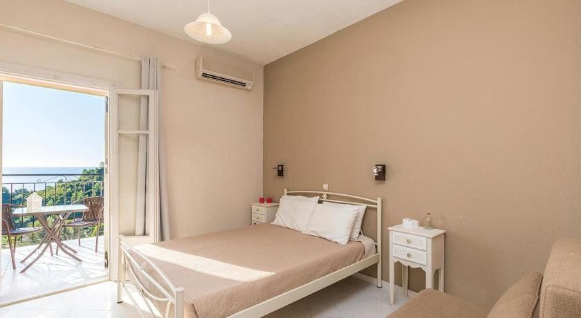 Studio Apartment with adult and childrens pool and sea view - Pelekas Beach Apartment in Corfu, Greece