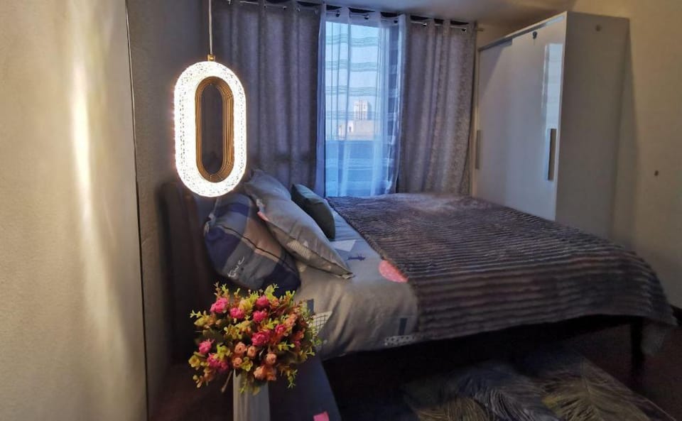Elite Pod at Knightsbridge Makati Apartment in Makati