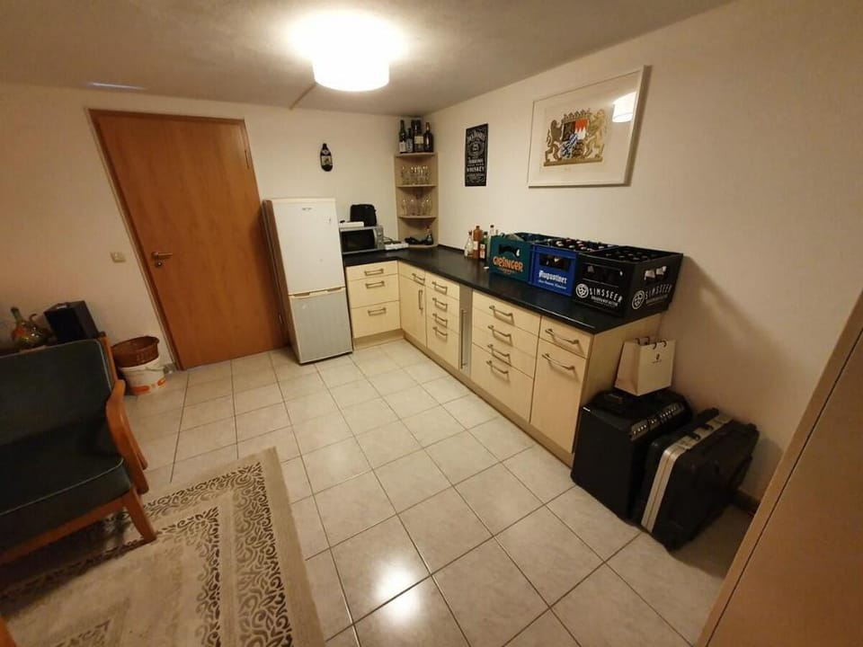 Privates Souterrain Appartement mit Wohnzimmer Vacation rental in Munich