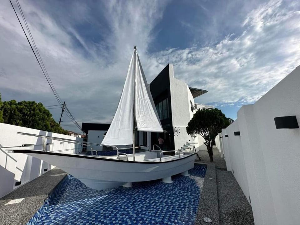 The Luxurious 168 Cruise, Melaka Vacation rental in Malacca
