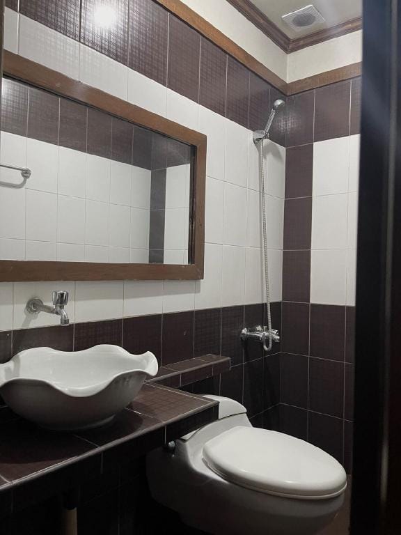 RJ Space - Northview Inn Iloilo Room 2 Apartment in Iloilo City