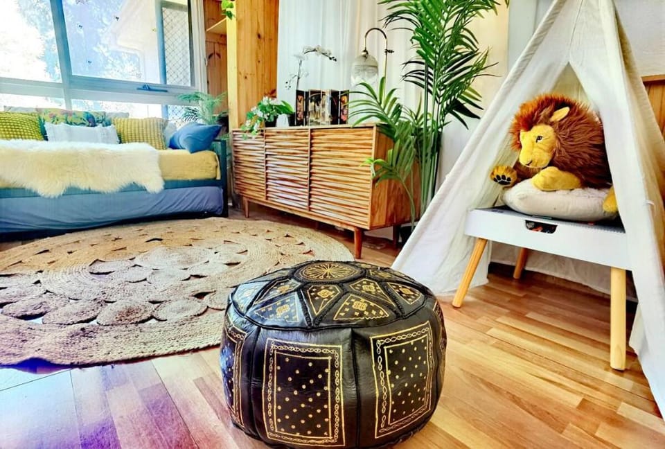 King bed house in central spot Vacation rental in City of Monash
