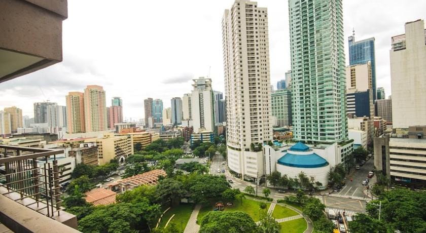 KL Tower - PH Staycation Apartment in Pasay