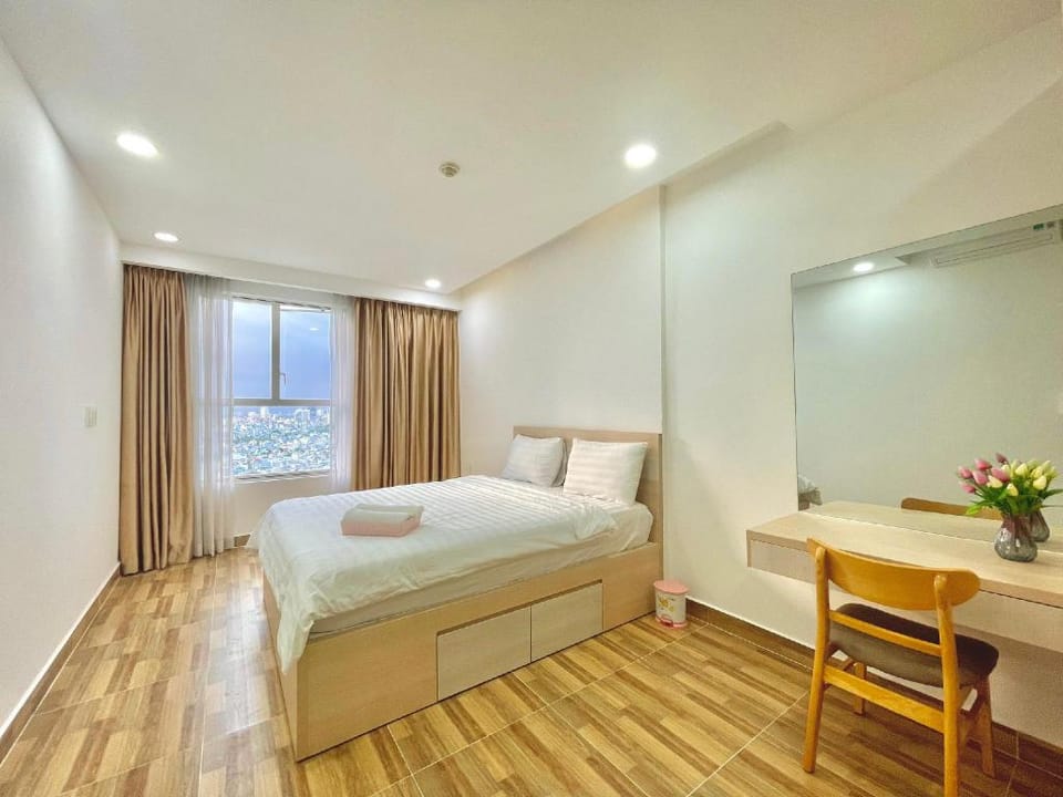 Sunrise City 2 bebroom 2 wc full furnished Apartment in Ho Chi Minh City