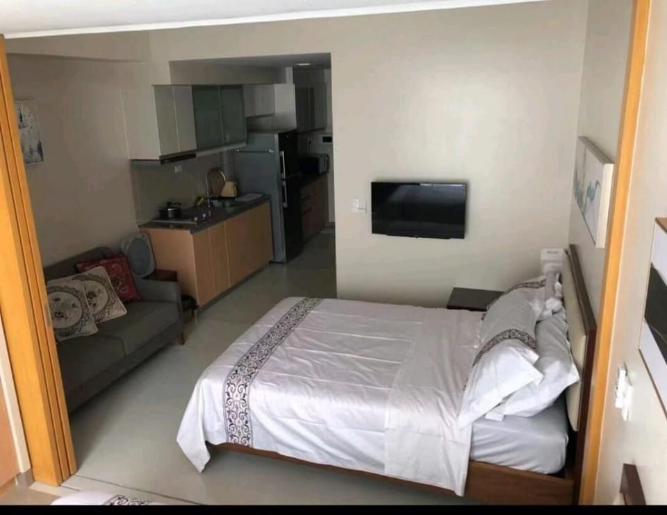 Two Double Bed One Uptown BGC Apartment in Makati