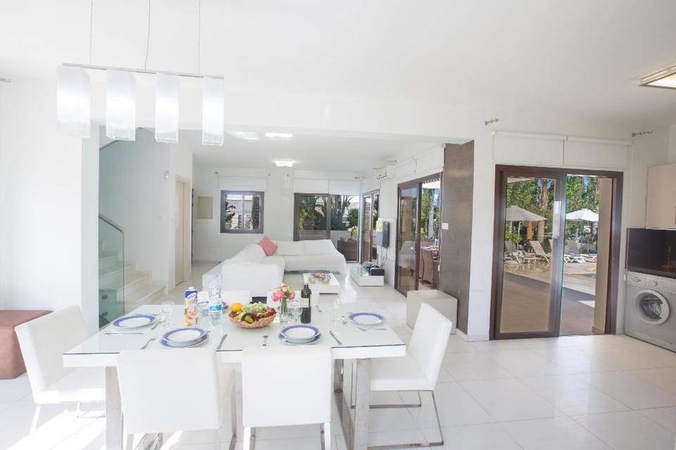 Protaras Holiday Villa De1 Hotel in Protaras