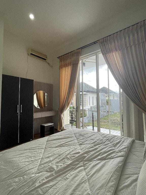 Apple Eight 2BR Villa Villa in Batu