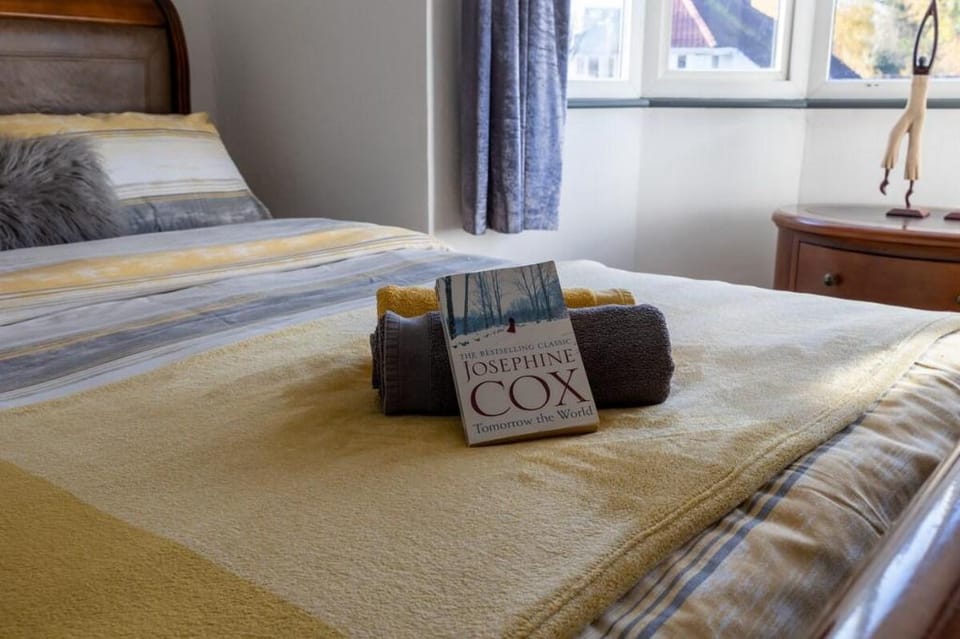West Dartford 2-bedroom Victorian conversion flat Apartment in Dartford