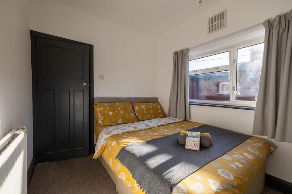 West Dartford 2-bedroom Victorian conversion flat Apartment in Dartford