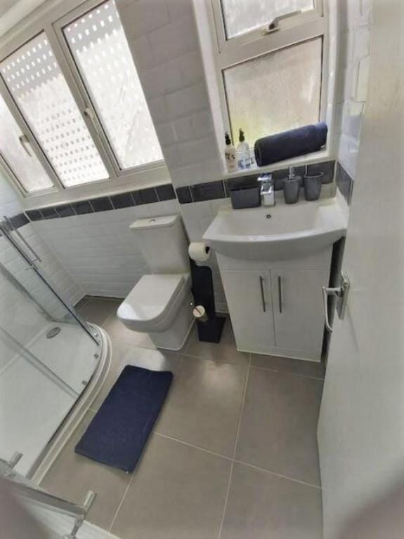 Four bedroom house with parking close to high st. Vacation rental in Orpington