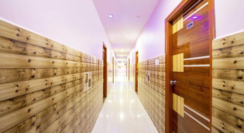 OYO Flagship Hotel Comrade Rooms Hotel in Bengaluru