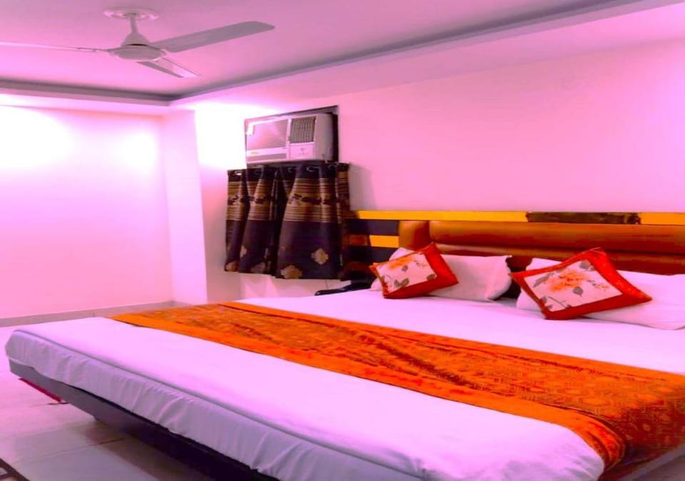 Hotel I stay Domestic guest allow only  Apartment in New Delhi