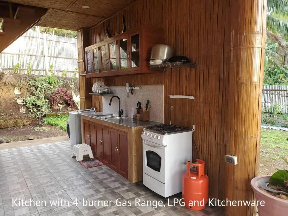 Luxury Bahay Kubo near Tagaytay Villa in Calabarzon