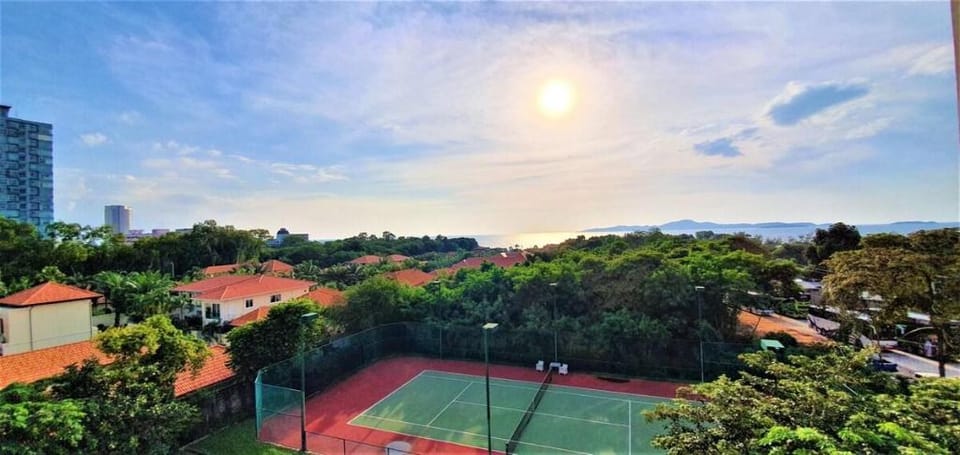 Spacious condo sea view@Elegance Apartment in Pattaya City